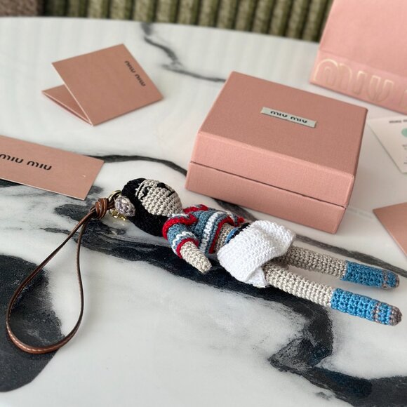 Miu Miu Woven Doll Keychain Flower - Picture 3 of 9